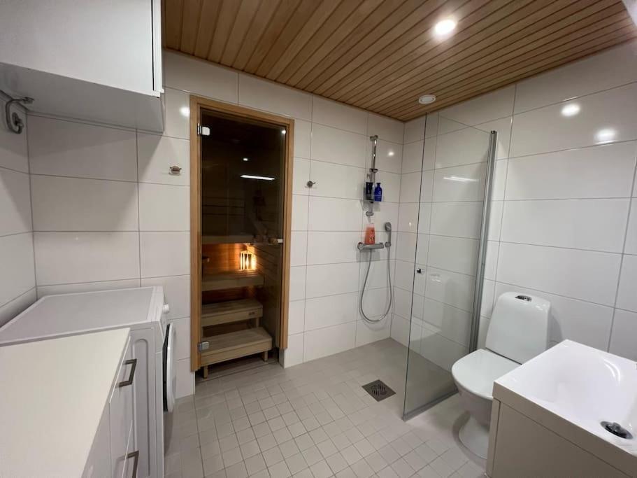 Suite - King Size Bed - Gym&Wifi - Indoor Parking 로바니에미 외부 사진
